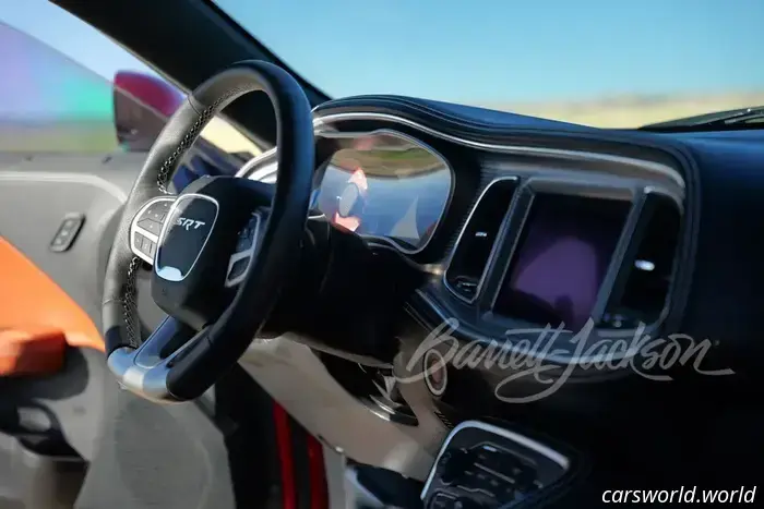 Этот Challenger 2022 года клянётся, что он родился в 1969 году | Carscoops